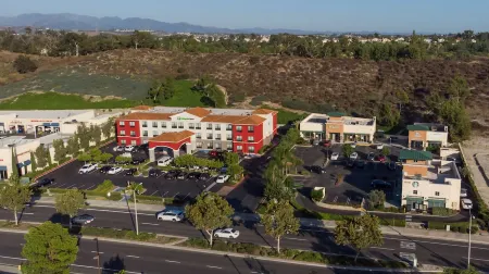 Holiday Inn Express & Suites Lake Forest - Irvine East