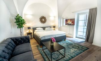 Deluxe Loft with King Bed Private Parking in the Old Town of Krems