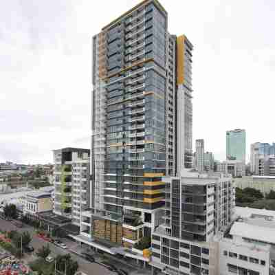Airhome Southbank Riverside Tower Hotel Exterior