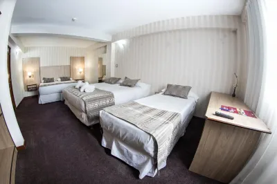 Hotel El Cortijo Отели рядом с достопримечательностью «Iglesia Catedral Neuquen»
