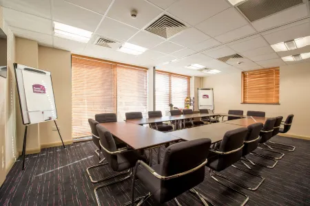 Premier Inn London Edmonton Отели рядом со станцией Enfield Town