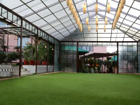 Inderlok Hotel Отели рядом с достопримечательностью «Mindrolling Monastery»