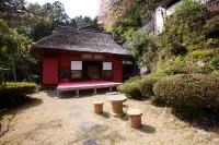 想古亭源內霞岳光明石湯屋飯店 紫雲山 醫王寺附近的飯店