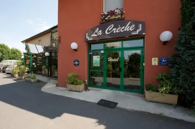 La Crèche酒店餐廳及其室內游泳池 - Logis Hôtels