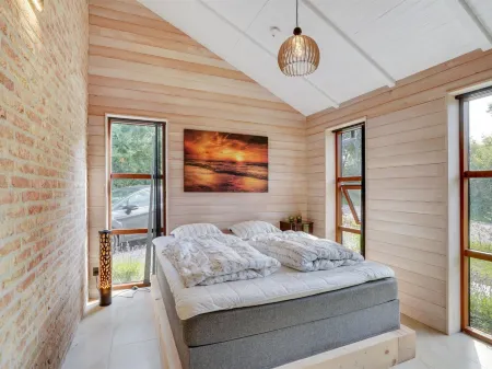 "Andri" - 600m to the Fjord