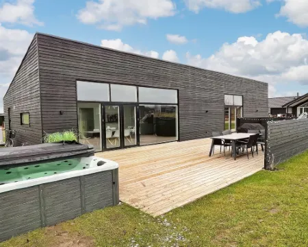 "Aatami" - 500m from the Sea Hotels in Odder