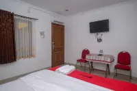 RedDoorz @ H&W Hotel Solo Hotels in Karanganyar