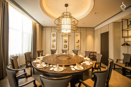 Dongfang Ruyi Hotel Отели в г. Дехуэй