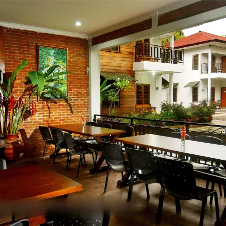 Puri Saras Family Garden Hotel Syariah