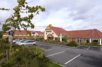 Premier Inn Eastbourne (Polegate) Отели в г. Чиддингли