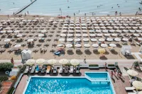 Hotel Capitol - Infinity Pools