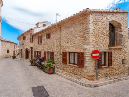 Biniarroi Charm & Quality Отели рядом с достопримечательностью «Mallorca Fashion Outlet»