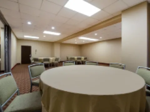 Red Roof Inn & Suites Newark - University Hotels in Newark