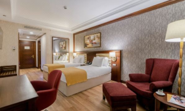 Wellborn Luxury Hotel