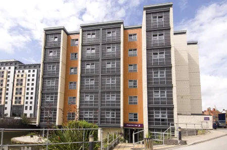 Premier Inn Nottingham Arena (London Road) Отели рядом с достопримечательностью «Nottingham City Council»