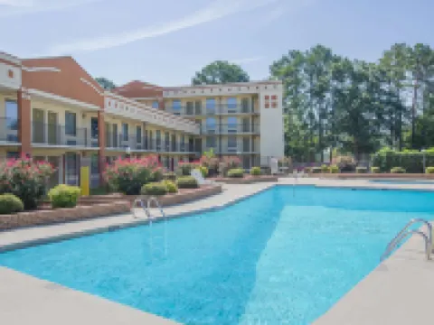 Super 8 by Wyndham Jasper Hotels in Walker County