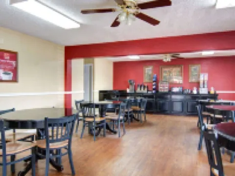 Econo Lodge Pine Bluff Hotels in Pine Bluff