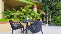 Sunny Palms Inn Hotels in Lake Worth