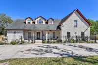 Waterfront Family Home w/ Patio in Hitchcock