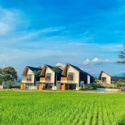 Lenirra Villa & Resto Hotels in Cijeruk