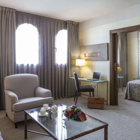 Hotel Macià Alfaros Отели рядом с достопримечательностью «Площадь Пласа-де-ла-Корредера»