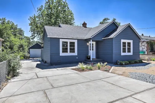 Hot Tub, Fire Pit: Midtown Reno Oasis!