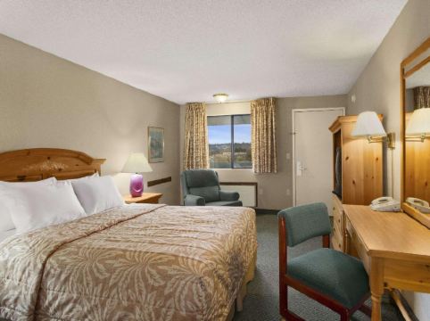 Days Inn by Wyndham Auburn