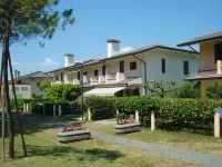 Spaziosa villa con giardino privato e piscina in comune