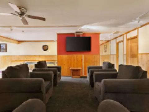 Travelodge by Wyndham Edgemont Hotels in Fall River County