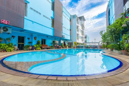 Sananwan Hometel Отели рядом с достопримечательностью «The Holy Infant Jesus Church»