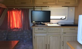 Heart Land Hills in Noto 37 Trailer House Sho