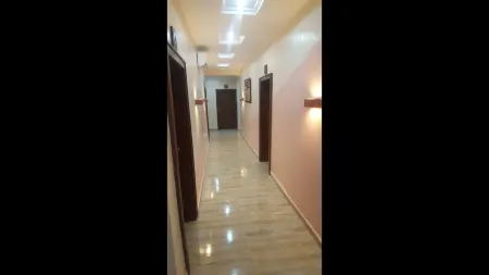 Lois Hotels - Golden Room Отели в г. Макурди