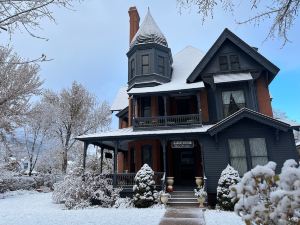 午夜小屋床和早餐旅館