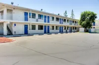Motel 6 Bakersfield, CA - South
