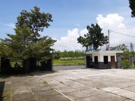 Wisma Khusus Peristirahatan Keluarga Отели в г. Mojoroto