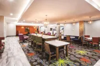 La Quinta Inn & Suites by Wyndham Baton Rouge - Port Allen