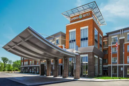 Cambria Hotel Akron - Canton Airport Отели в г. Гринтаун
