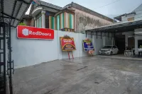 RedDoorz Syariah Near Perempatan Kartasura