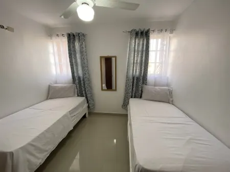 3DR Inviting 3-Bedroom Apt in Santo Domingo Отели рядом с достопримечательностью «Iglesia Evangelica Metodista Libre Vista Bella 3ra»