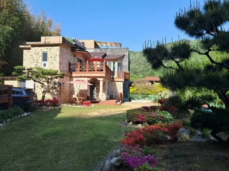 Jangseong Eoullim Pyeonbaek Pension Отели в г. Чансон