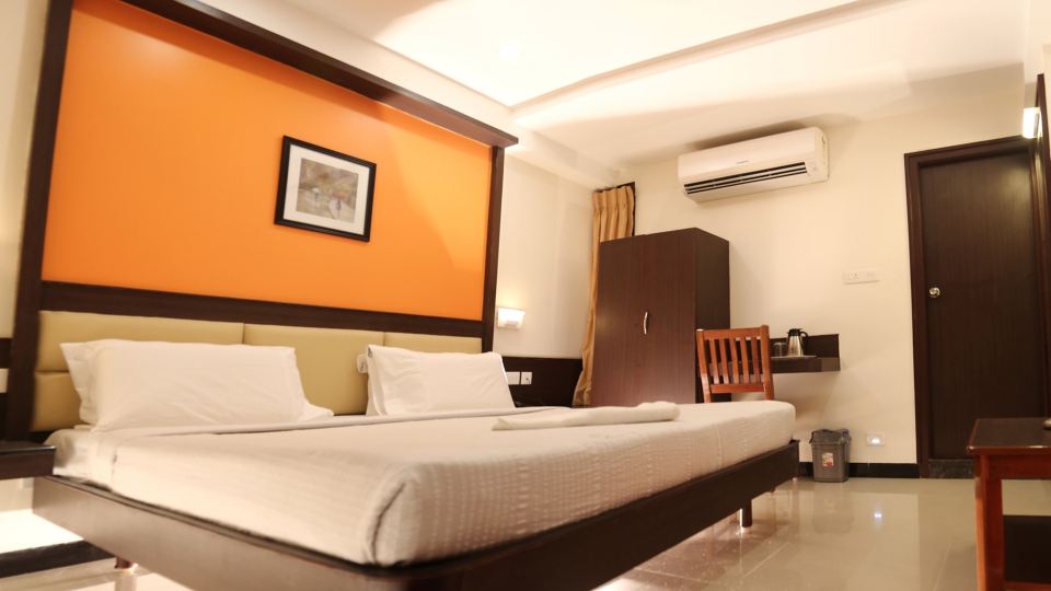 Hotel Sabarees Residency