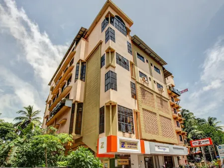 Hotel Z Square Отели в г. Мормугао