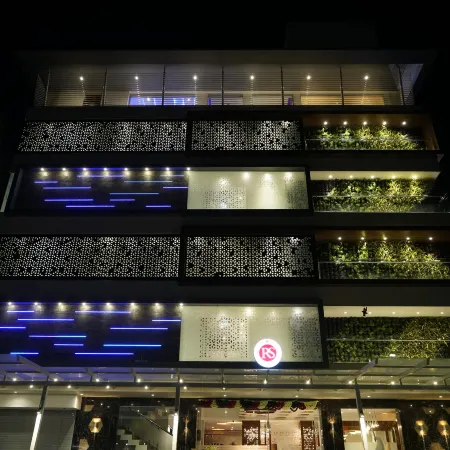 Hotel RS Exclusive Stay & Fine Dine - Near to Akola Junction