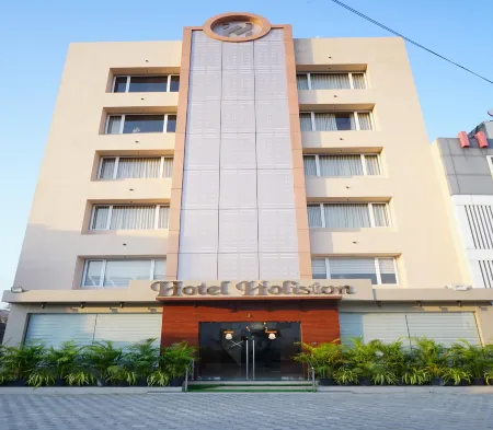 Hotel Holiston Отели в г. Девбуми Дварка
