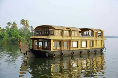 Cosy Houseboats