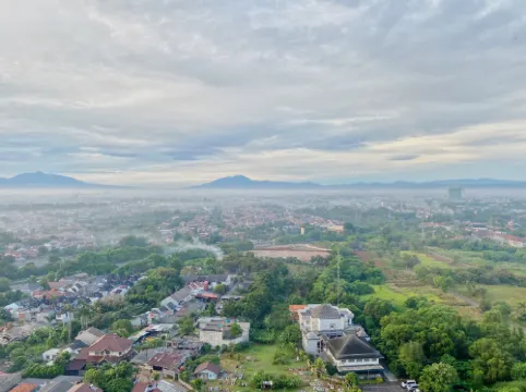 Breeze Apartments at Bintaro Plaza Residences by OkeStay فنادق في پوندوک آرن