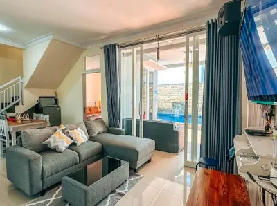 The Kayana Villa Panderman Private Pool 4 Br 住宿飯店