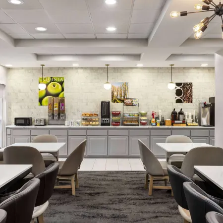 La Quinta Inn & Suites by Wyndham Mt. Laurel - Philadelphia