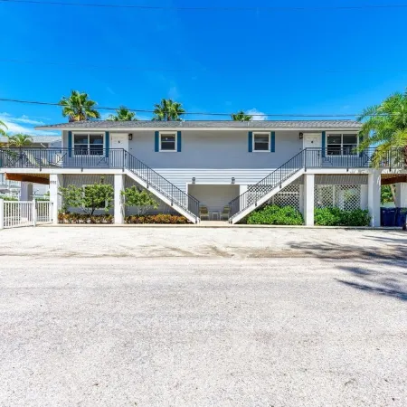 May Specials • Walk to Beach • Shared Pool • Renovated Kitchen 2026