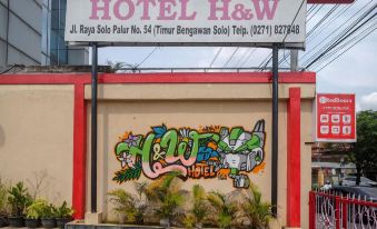 RedDoorz at H&W Hotel Solo